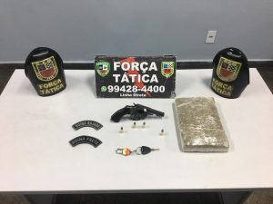 Imagem da notícia - Força Tática prende homens com arma de fogo e drogas na zona sul