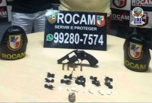 Imagem da notícia - Rocam prende dupla suspeita de tráfico de entorpecentes, posse ilegal de arma de fogo