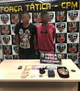 Imagem da notícia - PM prende sete homens e apreende um adolescente por tráfico de entorpecentes