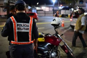 Imagem da notícia - PM prende oito pessoas, apreende uma menor e recupera três veículos em Manaus