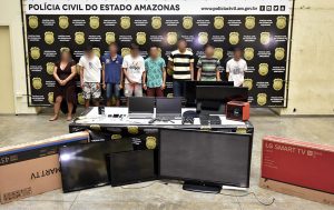Imagem da notícia - Polícia Civil prende oito pessoas e apreende arma e drogas em Iranduba