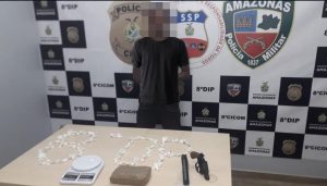 Imagem da notícia - Polícia Civil prende homem com simulacros de arma e cocaína em embarcação