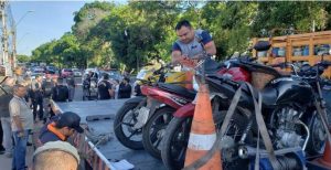 Imagem da notícia - Mais de 80 veículos são recolhidos durante fiscalização no bairro da Compensa