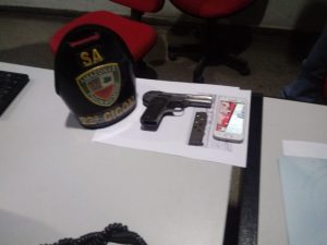 Imagem da notícia - PM intercepta trio armado e impede assalto em coletivo na zona centro-sul