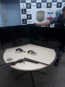 Imagem da notícia - PM liberta família e prende na zona leste quadrilha de assaltantes de residência