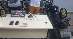 Imagem da notícia - PM prende três infratores e apreende dois adolescentes envolvidos em ocorrências criminais