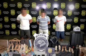 Imagem da notícia - PC recupera R$ 5 mil e objetos furtados de veículo e prende trio envolvido no crime