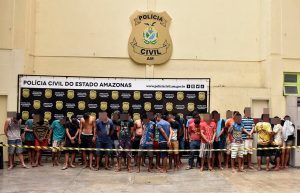 Imagem da notícia - Polícias prendem 52 e apreendem três adolescentes por diversos crimes