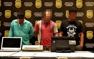 Imagem da notícia - PC e Detran-AM prendem trio investigado por falsificar certificados