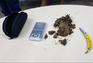 Imagem da notícia - PM prende oito pessoas por tráfico de drogas, roubo e porte ilegal de arma