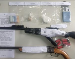 Imagem da notícia - PC apreende quatro adolescentes envolvidos com tráfico de drogas e roubos em Iranduba