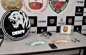 Imagem da notícia - Tio e sobrinha são presos com arma de fogo, dinheiro e relógios roubados