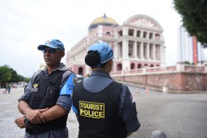 Imagem da notícia - Polícia Turística oferece suporte e orientação aos visitantes que chegam a Manaus