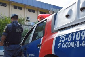 Imagem da notícia - Pedreiro é preso ao esfaquear companheira e avô da vítima