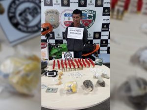 Imagem da notícia - Polícia Civil prende mototaxista com munições e porções de drogas