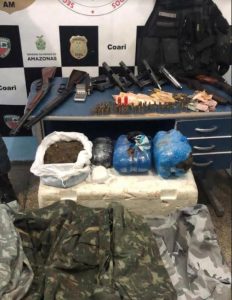 Imagem da notícia - PC e PM deflagram ação em Coari e apreendem armas, munições, drogas