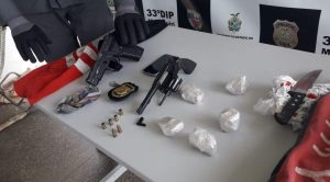 Imagem da notícia - Policiais de Manaquiri prendem homem acusado de homicídio e dupla por tráfico de drogas