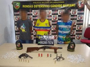 Imagem da notícia - Rocam prende trio com duas armas, munições e 215 porções de cocaína