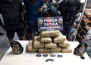 Imagem da notícia - Polícia Militar apreende 10 quilos de drogas na Ponte Jornalista Phelippe Daou