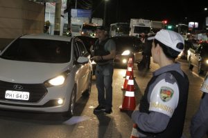 Imagem da notícia - Fiscalização de trânsito multa mais de 40 condutores irregulares em Manaus