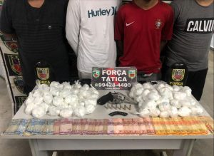 Imagem da notícia - Em Manaus, PM apreende mais de 5 mil trouxinhas de drogas