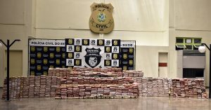 Imagem da notícia - PC apreende mais de 1,2 tonelada de maconha e espingarda em lancha