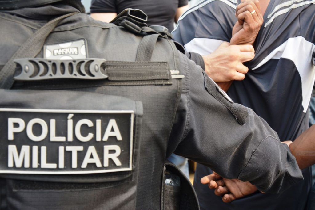 Polícia Militar recupera veículos e apreende armas e drogas no Amazonas.