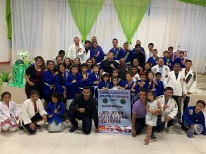 Imagem da notícia - Grupo Fera presenteia crianças e adolescentes com kimonos doados por parceiros de projeto