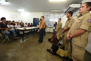 Imagem da notícia - Corpo de Bombeiros inicia cinoterapia para 200 crianças com deficiência
