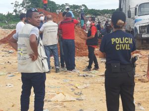 Imagem da notícia - PC prende empresário por furtar frangos que haviam sido descartados em aterro sanitário
