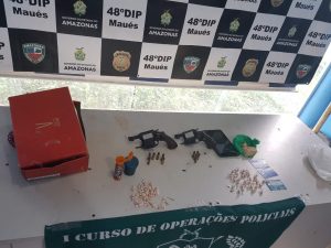 Imagem da notícia - PC e PM prendem trio e apreendem armas, munições e drogas em Maués