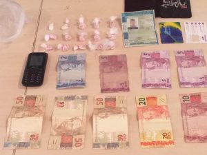 Imagem da notícia - PM prende 12 pessoas e apreende três adolescentes em Manaus e no interior