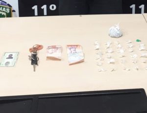 Imagem da notícia - PM detém homem suspeito de roubo e tráfico de drogas