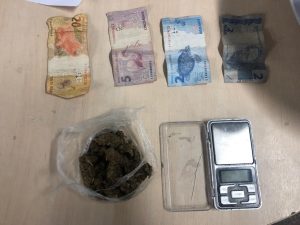 Imagem da notícia - Polícia Militar apreende adolescente suspeito de tráfico de drogas