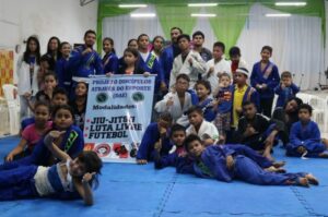 Imagem da notícia - Com projeto esportivo, Polícia Civil atende mais de 70 crianças e adolescentes