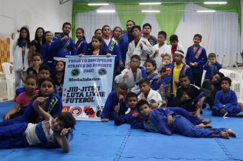 Imagem da notícia - Com projeto esportivo, Polícia Civil atende mais de 70 crianças e adolescentes