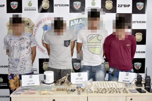 Imagem da notícia - PC prende bando com arma de fogo, munições, drogas, rádios comunicadores