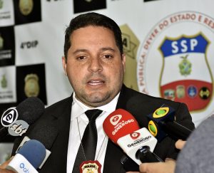 Imagem da notícia - Polícia Civil prende dupla com munição, 190 trouxinhas e porções de cocaína no Grande Vitória