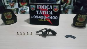 Imagem da notícia - Policiais militares da Força Tática detêm homem com arma na zona leste