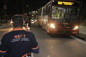 Imagem da notícia - Detran-AM aplica 129 autos de infração durante fiscalização na zona leste
