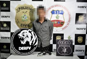 Imagem da notícia - PC encontra arma de fogo e veículos roubados com jovem no Novo Aleixo