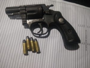 Imagem da notícia - PM prende 15 pessoas e apreende dois adolescentes, drogas e armas em Manaus