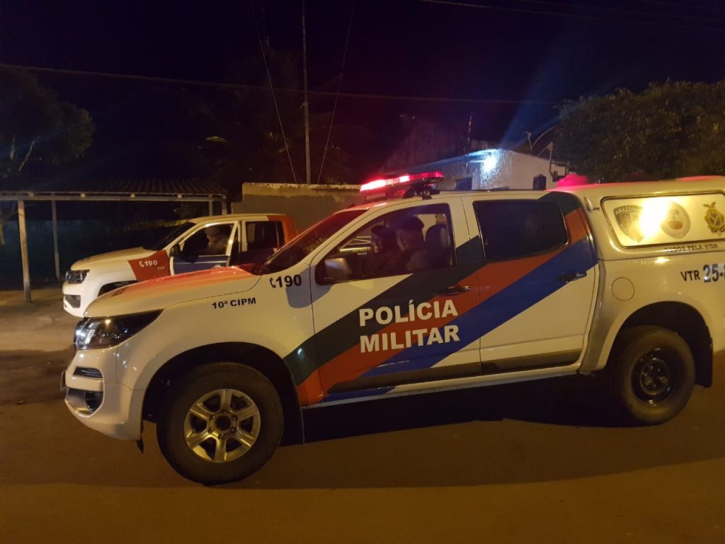 PM detém homem em flagrante após agredir a esposa com garrafa em Maués.