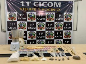 Imagem da notícia - Polícia Militar detém casal com drogas no Coroado