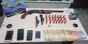 Imagem da notícia - PMs detêm homens com armas na invasão Cemitério dos Índios