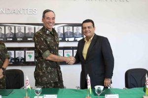 Imagem da notícia - SSP renova contrato de doação de 70 fuzis do Exército Brasileiro