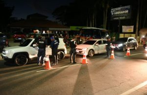 Imagem da notícia - Três pessoas são presas e 34 flagradas dirigindo sob efeito de álcool