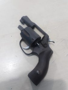 Imagem da notícia - Polícia Militar detém dois homens com arma de fogo