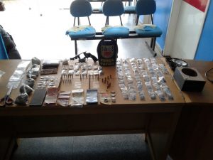 Imagem da notícia - Dupla é detida suspeita de tráfico de drogas, associação para o tráfico e posse ilegal de arma de fogo