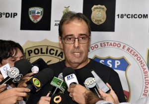 Imagem da notícia - PC prende trio especializado em aplicar golpes na venda de tijolos em Manaus